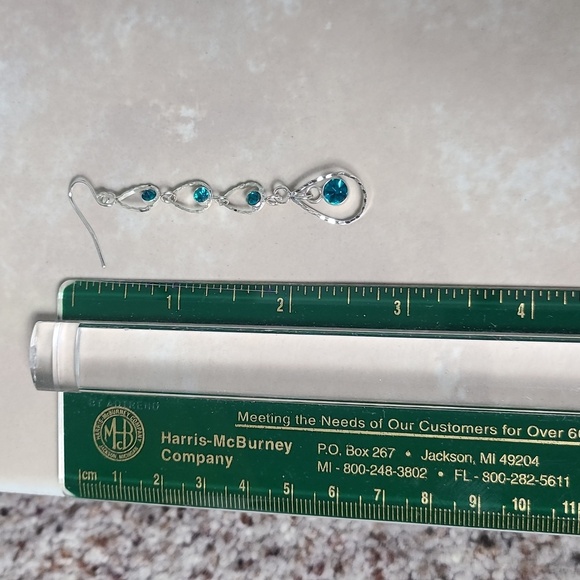 Elegant Silver Tone Blue Rhnistones Dangle Earrings - Picture 17 of 17